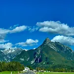 Two Panorama アパート *